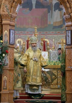 Городской голова Геннадий Труханов присутствовал на богослужении в Свято-Успенском монастыре (фото)