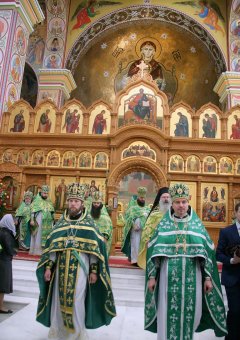 Городской голова Геннадий Труханов присутствовал на богослужении в Свято-Успенском монастыре (фото)
