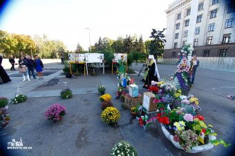 Блаженнейший митрополит Онуфрий совершил заупокойное богослужение на Куликовом поле у Дома Профсоюзов (фото)