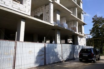 Среди частного сектора в Одессе вопреки всем нормам появилось восьмиэтажное здание