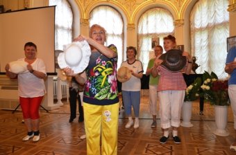В эти минуты проходит церемония  открытия нового 2014-2015 учебного года в «Университете третьего возраста»