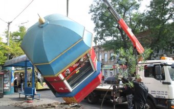 Одесские власти отчитываются о демонтаже незаконно установленных объектов торговли (фото)