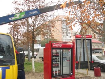 Одесские власти отчитываются о демонтаже незаконно установленных объектов торговли (фото)