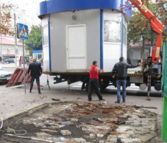 Одесские власти отчитываются о демонтаже незаконно установленных объектов торговли (фото)