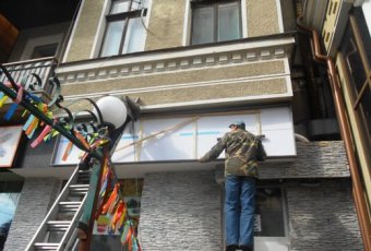 Одесские власти освобождают город от незаконных рекламных конструкций (фото)
