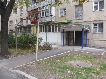 Геннадий Труханов посетил благоустроенный двор на Генерала Петрова