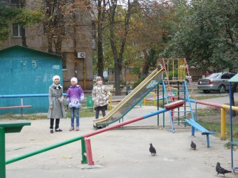 Геннадий Труханов посетил благоустроенный двор на Генерала Петрова