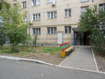 Геннадий Труханов посетил благоустроенный двор на Генерала Петрова
