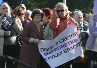 Милиция: Массовые акции возле ОГА прошли без драк (фото)
