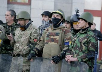 Милиция: Массовые акции возле ОГА прошли без драк (фото)