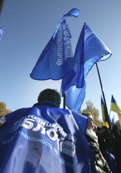 По стенами ОГА сегодня было многолюдно