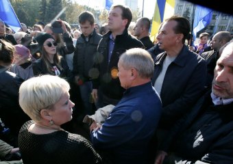 По стенами ОГА сегодня было многолюдно