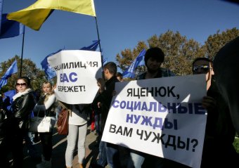 По стенами ОГА сегодня было многолюдно