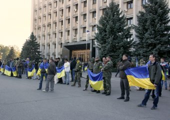 По стенами ОГА сегодня было многолюдно