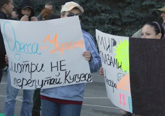 По стенами ОГА сегодня было многолюдно