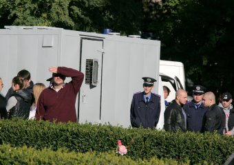 По стенами ОГА сегодня было многолюдно