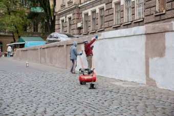 Художники приступили к росписи Карантинного спуска  (фото)