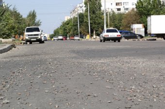 Власти Одессы отчитываются о ремонте дороги на улице Заболотного (фото)