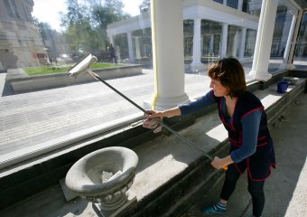 На Греческой площади Одессы демонтирована временная дорога вокруг торгового центра «Афина» (фото)