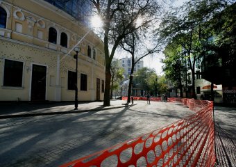 На Греческой площади Одессы демонтирована временная дорога вокруг торгового центра «Афина» (фото)