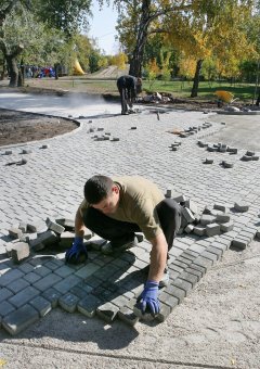 В Одессе продолжается благоустройство зеленых зон (фото)
