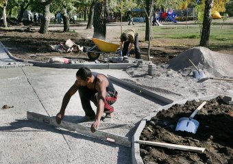 В Одессе продолжается благоустройство зеленых зон (фото)