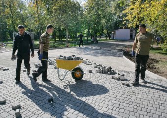 В Одессе продолжается благоустройство зеленых зон (фото)