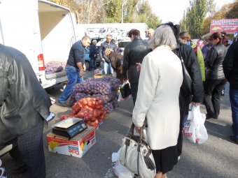 В Малиновском районе проходит осенняя сельхозярмарка (фото)