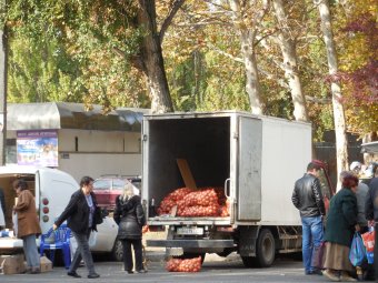 В Малиновском районе проходит осенняя сельхозярмарка (фото)