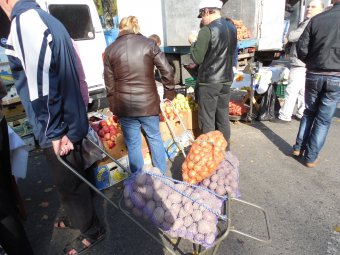 В Малиновском районе проходит осенняя сельхозярмарка (фото)
