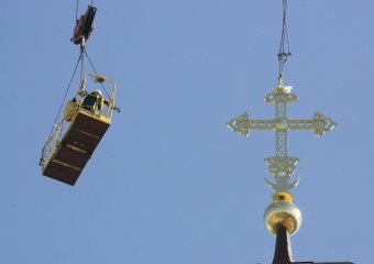 Над строящимся храмом церковно-приходской школы засиял крест