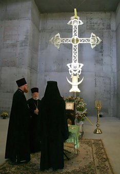 Над строящимся храмом церковно-приходской школы засиял крест