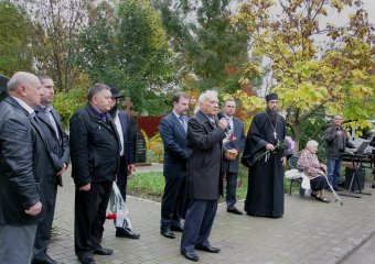 Возложение к мемориалу жертвам фашизма