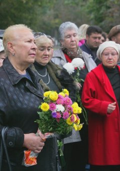 Возложение к мемориалу жертвам фашизма