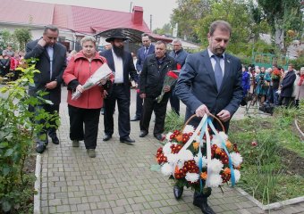 Возложение к мемориалу жертвам фашизма