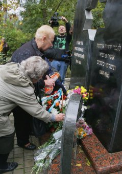 Возложение к мемориалу жертвам фашизма