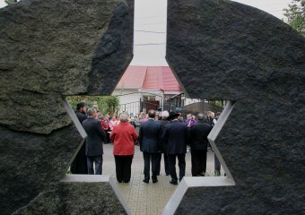 Возложение к мемориалу жертвам фашизма