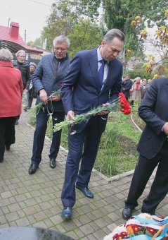 Возложение к мемориалу жертвам фашизма