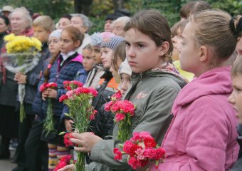 Возложение к мемориалу жертвам фашизма