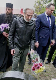 Возложение к мемориалу жертвам фашизма
