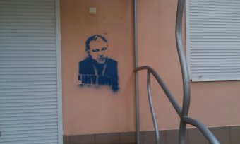 В Малиновском районе появилась сомнительная «настенная живопись» (фото)