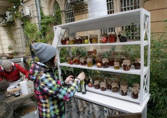 В нынешние выходные одесситы пили вино и ели сыр (фото)