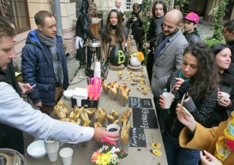 В нынешние выходные одесситы пили вино и ели сыр (фото)