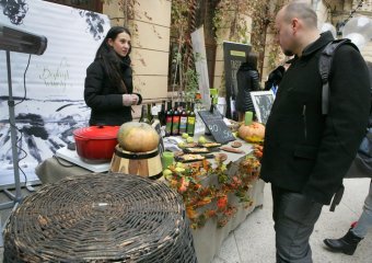 В нынешние выходные одесситы пили вино и ели сыр (фото)