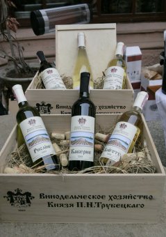 В нынешние выходные одесситы пили вино и ели сыр (фото)