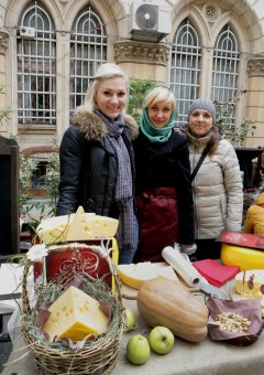 В нынешние выходные одесситы пили вино и ели сыр (фото)
