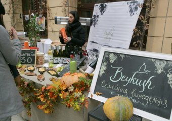 В нынешние выходные одесситы пили вино и ели сыр (фото)