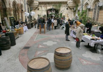 В нынешние выходные одесситы пили вино и ели сыр (фото)