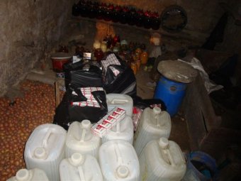 Пограничники обнаружили склад со спиртом и сигаретами в подвале