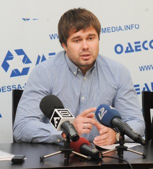 Кандидаты в нардепы от 140 избирательного округа заявляют о массовых фальсификациях и просят Президента вмешаться